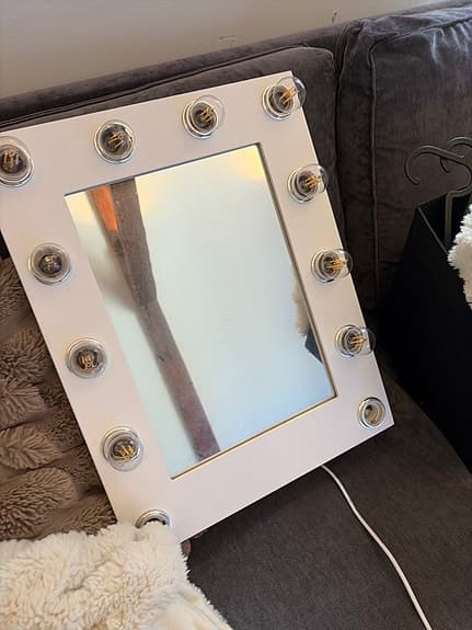IKEA sminkspegel med lampor vit