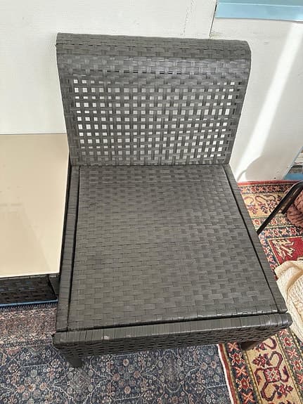 Svart konstrotting loungeset med bord