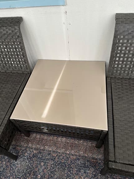 Svart konstrotting loungeset med bord