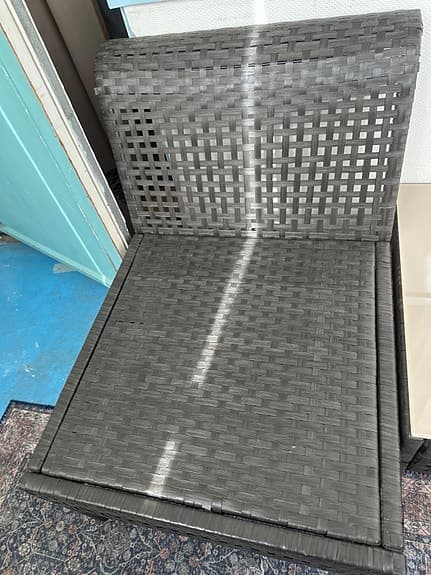Svart konstrotting loungeset med bord
