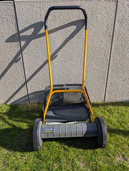 Stiga handgräsklippare med uppsamlare