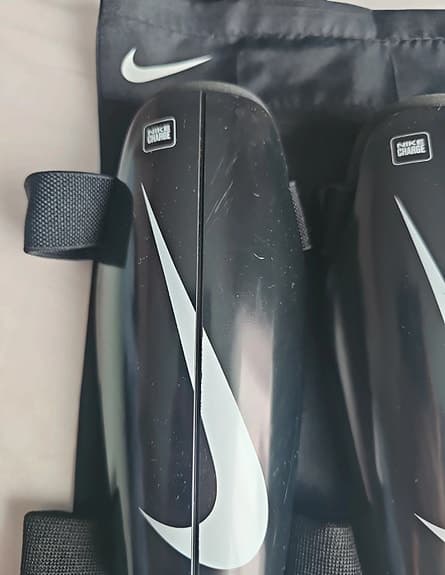 Nike benskydd fotboll stl M svart