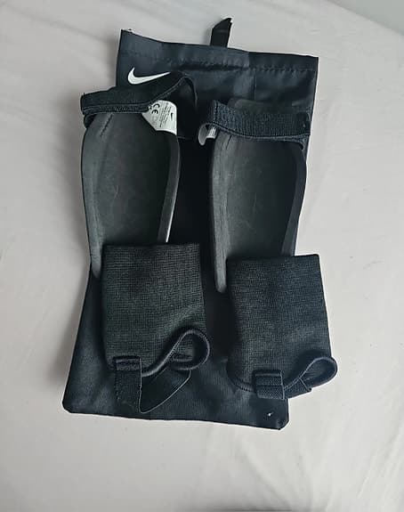 Nike benskydd fotboll stl M svart