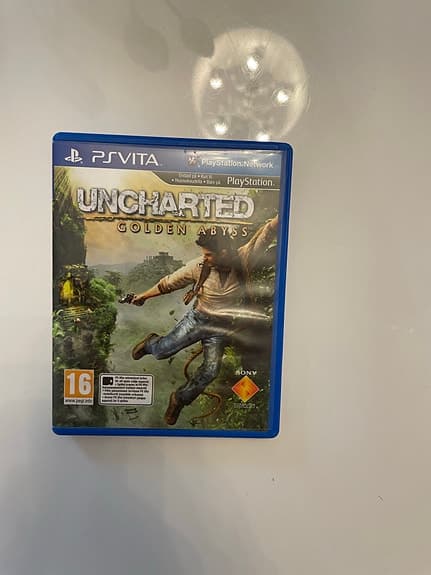 Uncharted golden abyss PS Vita
