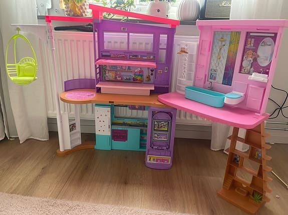 Barbie Malibu Semesterhus med Möbler & Tillbehör