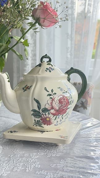 Villeroy & Boch tekanna med fat blommigt porslin