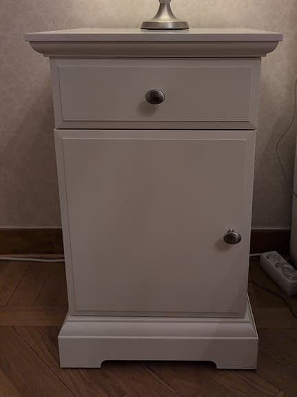 IKEA LIATORP nattduksbord/sängbord, vit, i mycket fint skick!