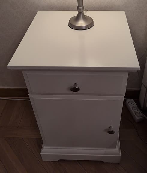 IKEA LIATORP nattduksbord/sängbord, vit, i mycket fint skick!