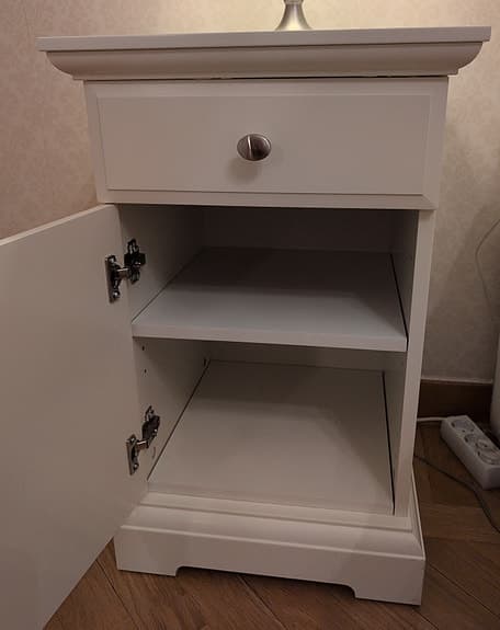 IKEA LIATORP nattduksbord/sängbord, vit, i mycket fint skick!
