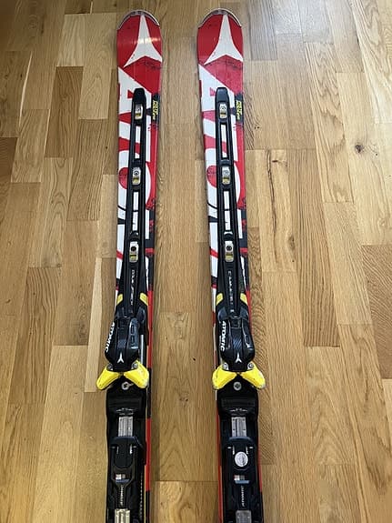 Atomic Redster G5 Piste Rocker. Radie 19.