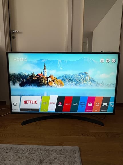 LG 49" 4K Smart TV