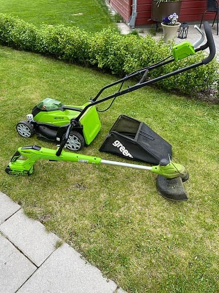 Gräsklippare, kanttrimmer, batterier