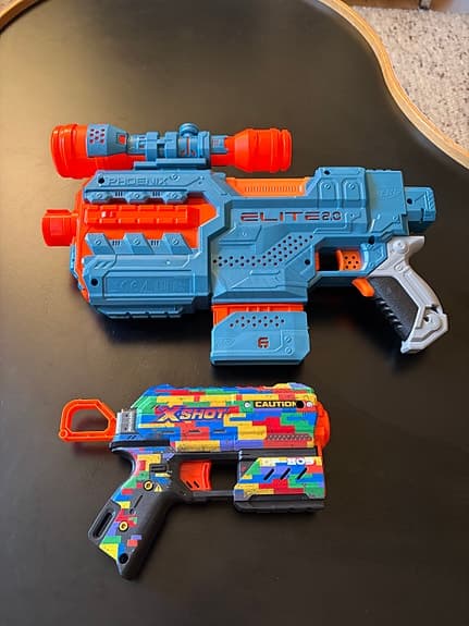 Nerf leksakspistoler med sikte