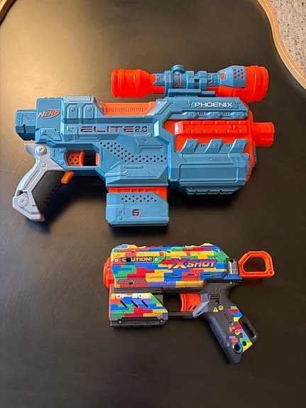 Nerf leksakspistoler med sikte