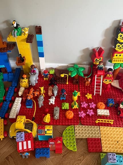 LEGO DUPLO blandade djur, figurer och byggklossar