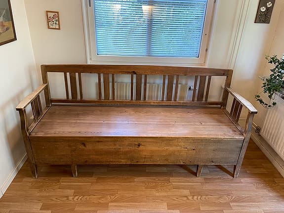 Antik kökssoffa, bäddsoffa, träsoffa i obehandlat trä