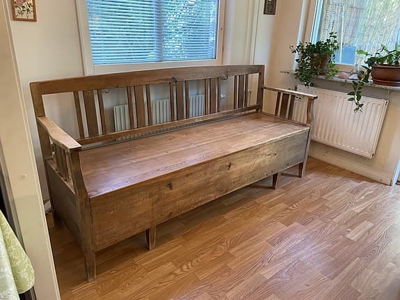 Antik kökssoffa, bäddsoffa, träsoffa i obehandlat trä