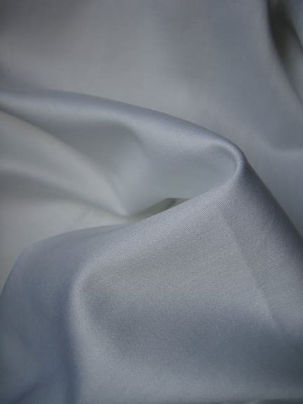 2 stuvbitar vitt tyg ca 432 x 76 och ca 416 x 76