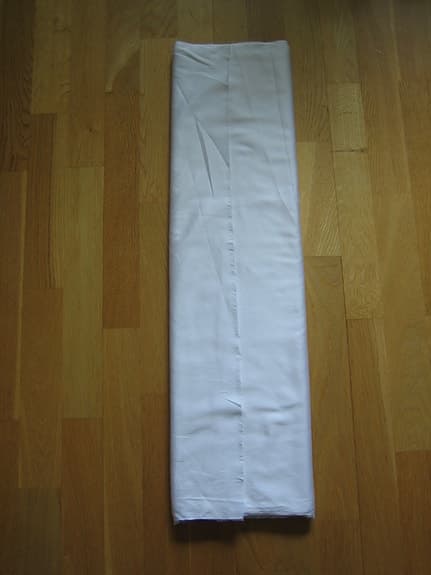 2 stuvbitar vitt tyg ca 432 x 76 och ca 416 x 76