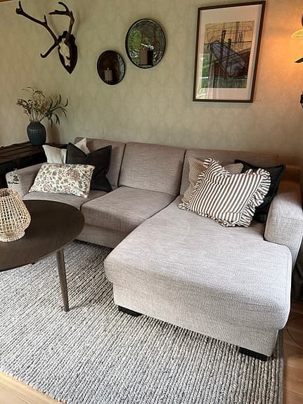 Soffa med schäslong, vänster sida