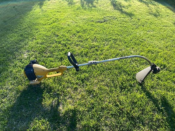 GGP Italy grästrimmer bensindriven gul