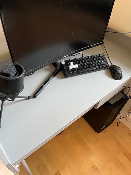 Hausta byrå och skrivbord