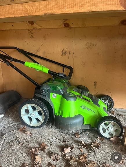 Greenworks gräsklippare batteridriven grön