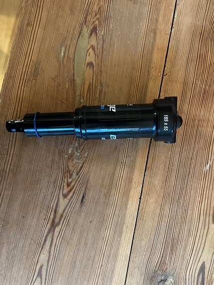 SR Suntour Edge LOR-8 bakdämpare