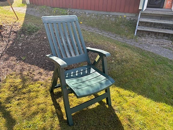 Grön trädgårdsstol i plast