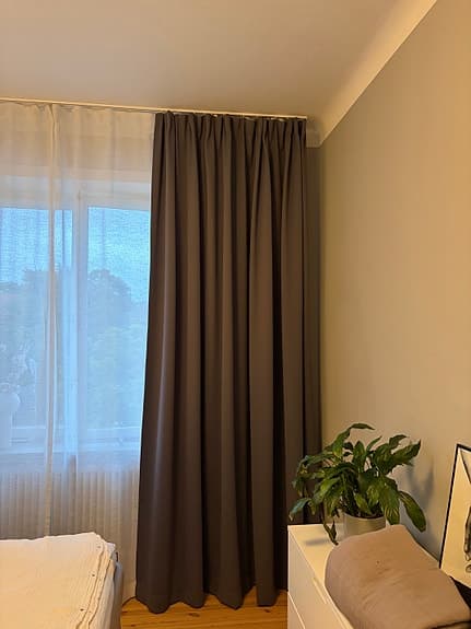 2 längder måttillverkade mörkläggningsgardiner (grå), Hasta Home