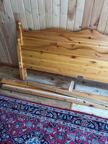 IKEA sängram furu