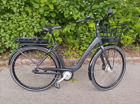 Crescent Elina Svart 2024