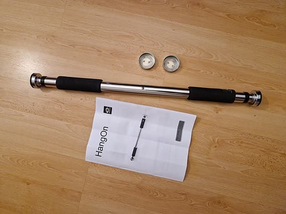 HangOn dörrtrapets / chin up bar justerbar 64–100 cm