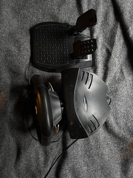 Gaming ratt från Thrustmaster med Ferrari loga