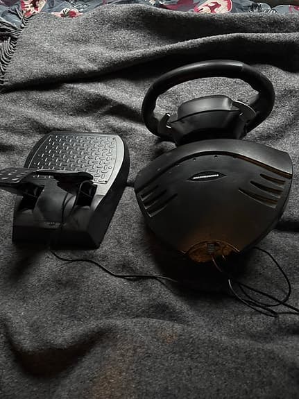 Gaming ratt från Thrustmaster med Ferrari loga