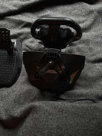 Gaming ratt från Thrustmaster med Ferrari loga