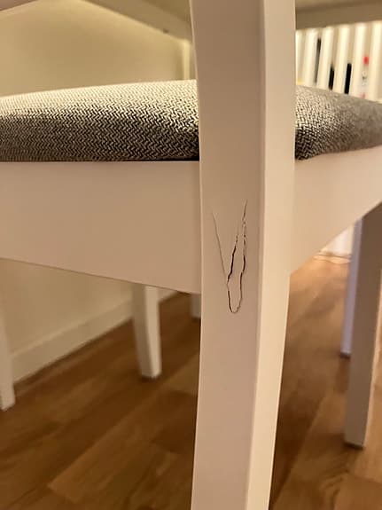 Matbord och två stolar