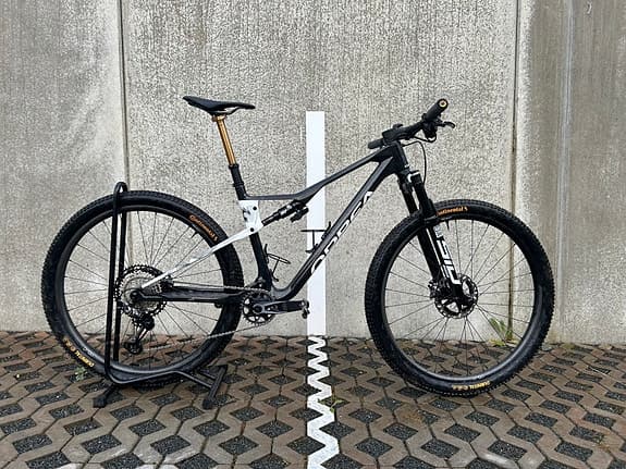 Orbea heldämpad mountainbike 29" stl L svart/vit unisex