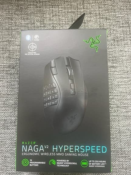 Razer Naga V2 Hyperspeed gamingmus svart