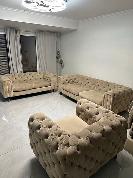 Chesterfield soffgrupp i sammet – 3+2+1 sits – Beige