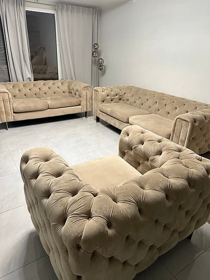 Chesterfield soffgrupp i sammet – 3+2+1 sits – Beige