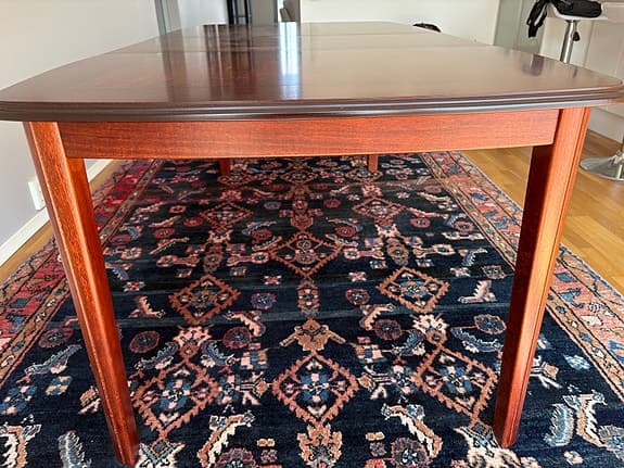 Matbord med iläggsskivor 145-245 cm långt