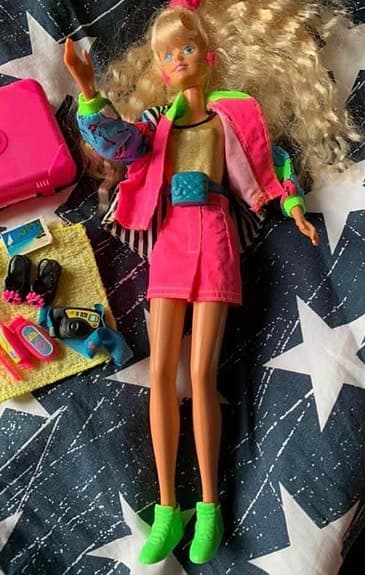En Holiday Sindy med tillbehör. Hasbro 1992 (?!)