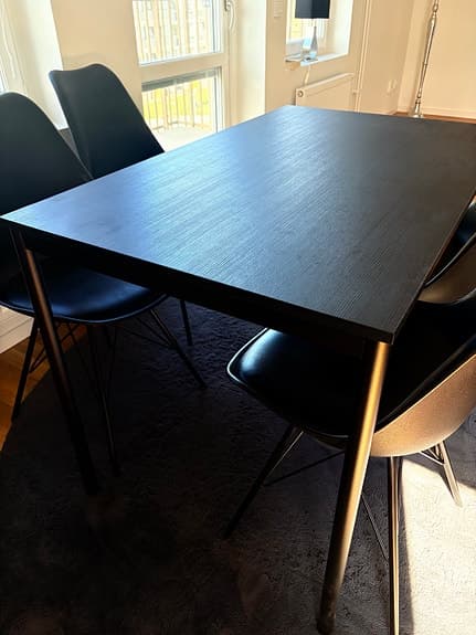 Svart matbord