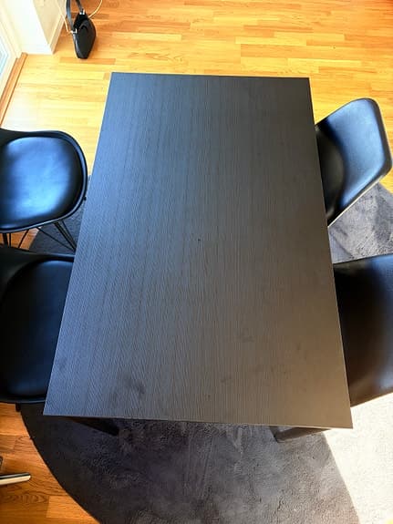 Svart matbord