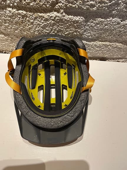 Sweet Protection cykelhjälm svart MIPS