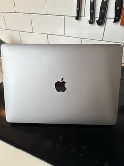 MacBook Air 13” (2019) – 256 GB | i5 | 8 GB RAM