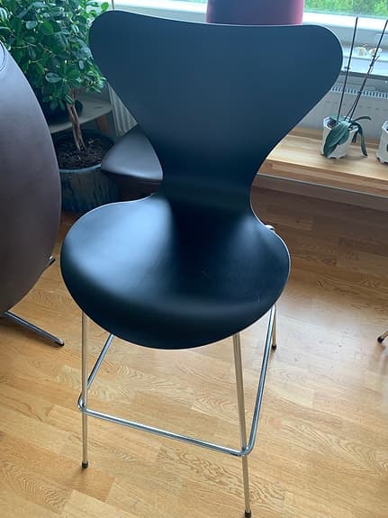Svart sjuan barstol i fint skick