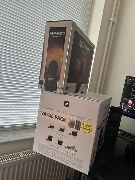 Nespresso Essenza Mini kaffemaskin + Vertuo Pop värdepaket