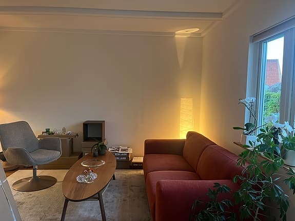 Soffbord  - skandinavisk design i valnötsfaner (IKEA Stockholm)